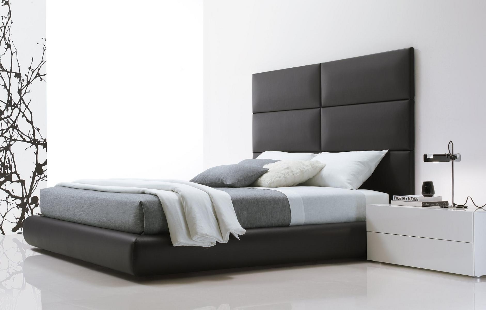 DREAM Upholstered double bed with high headboard