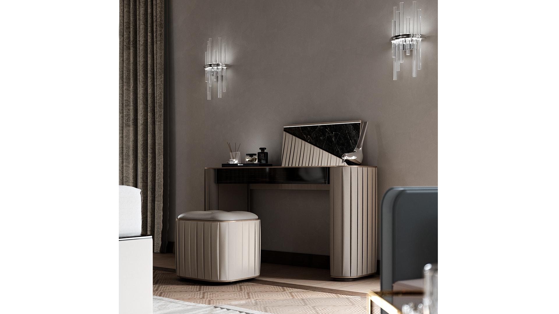 PLISSÈ Upholstered square leather pouf