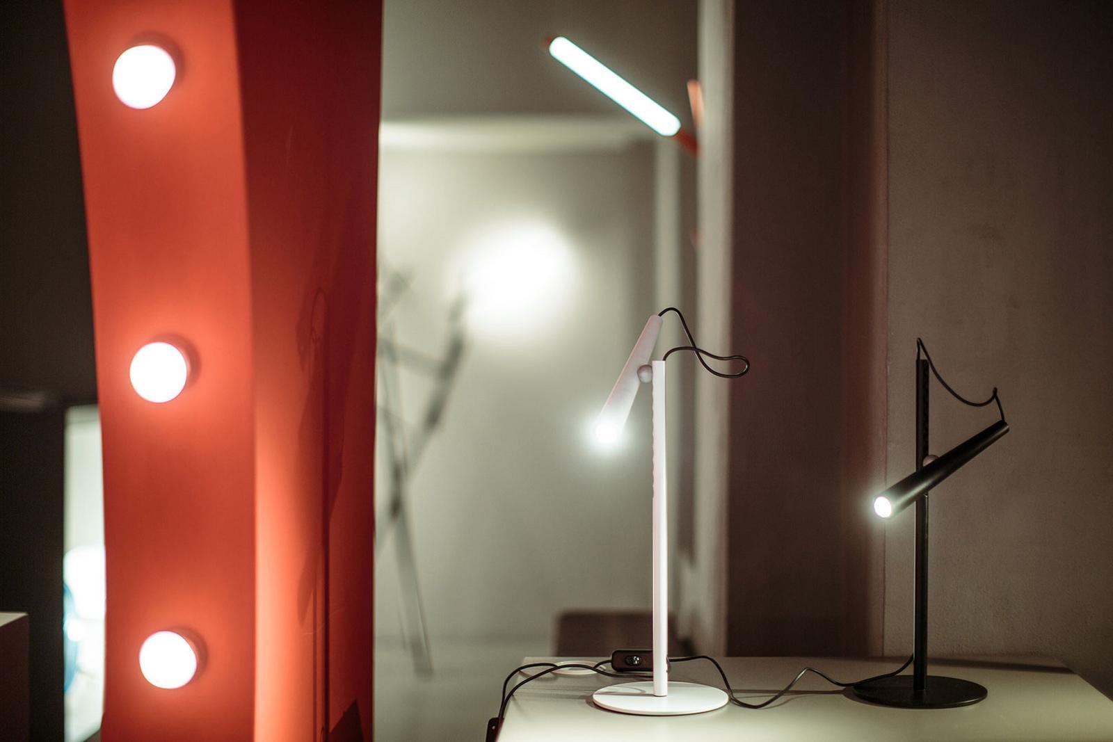 MAGNETO Metal floor lamp