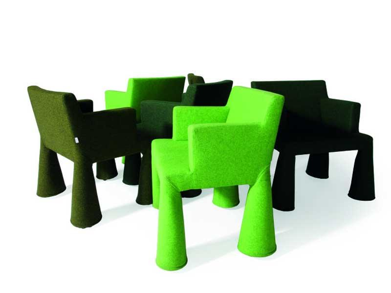 V.I.P. CHAIR Chair with armrests with castors