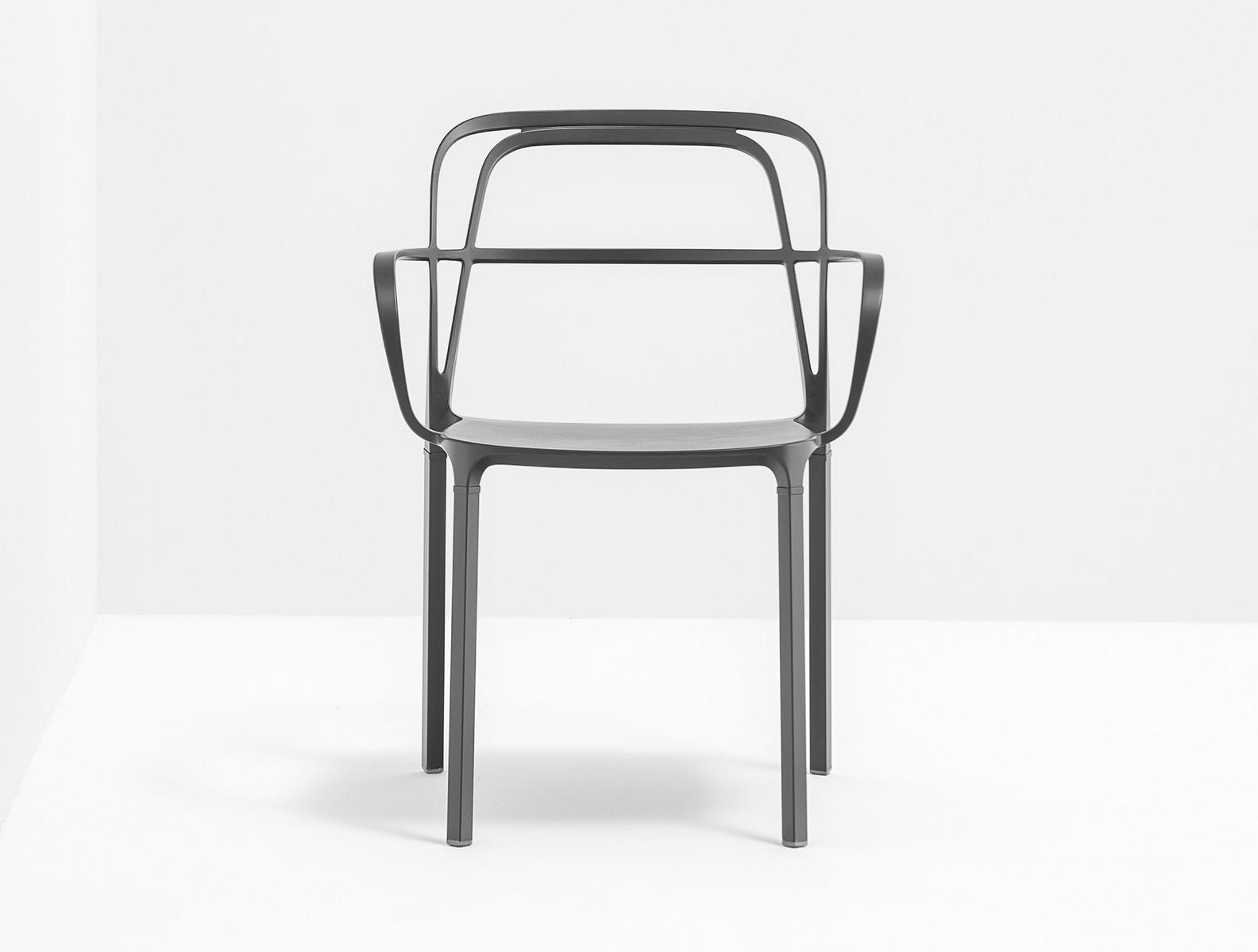 INTRIGO 3715 Die cast aluminium chair with armrests