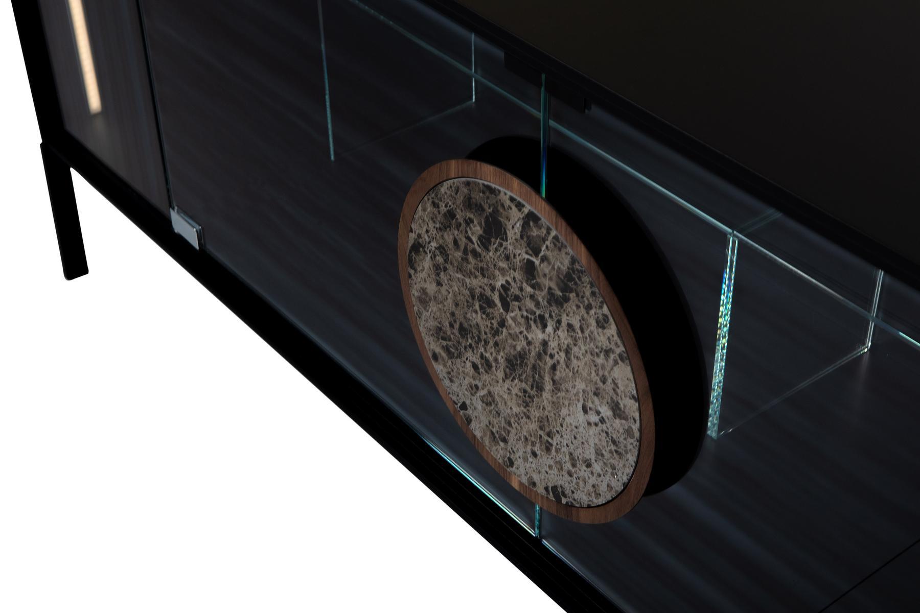 DOT Display cabinet with integrated lighting