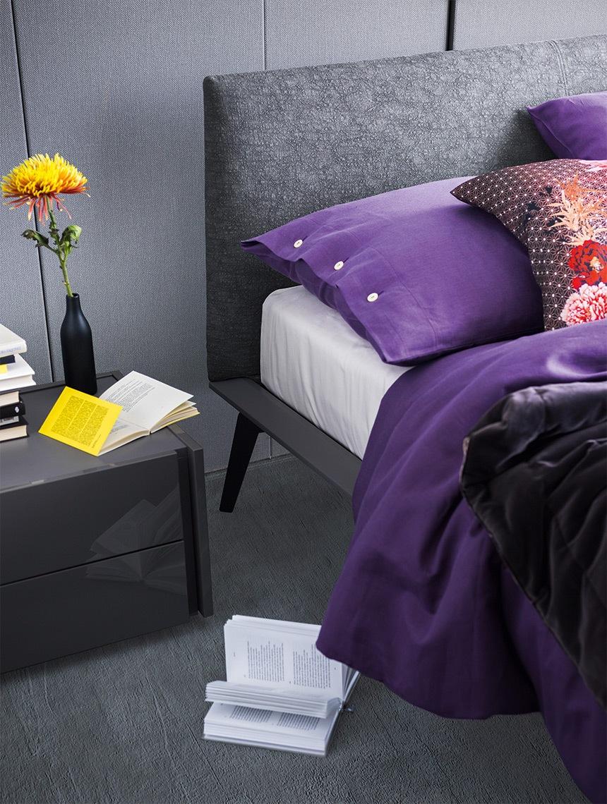 XILO Lacquered bed