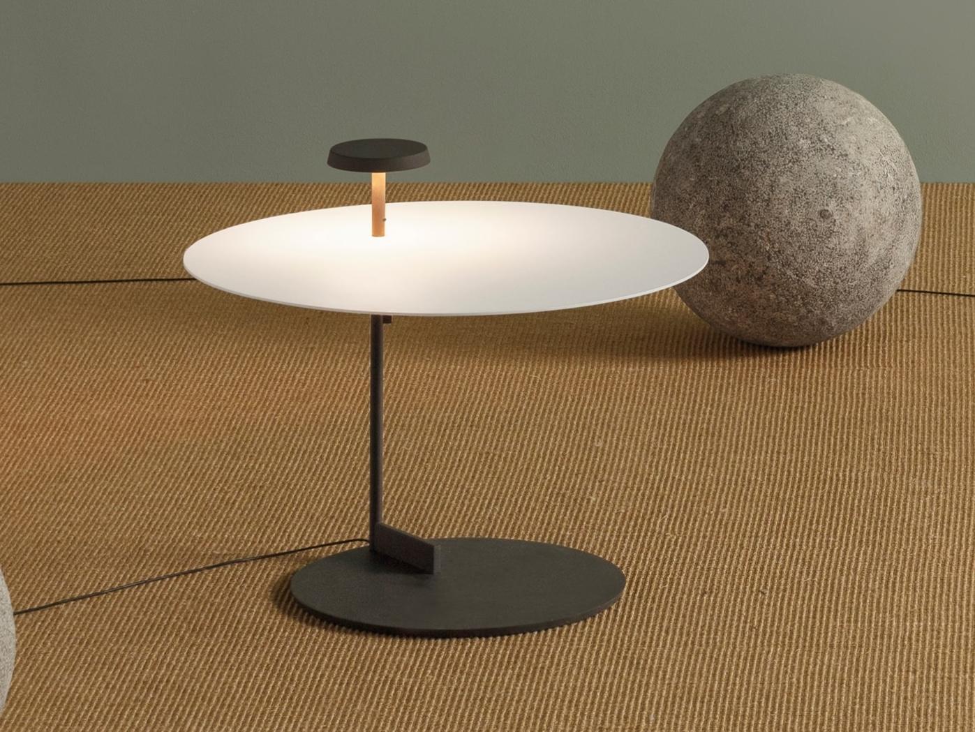 FLAT 5950 LED metal floor lamp with shelf