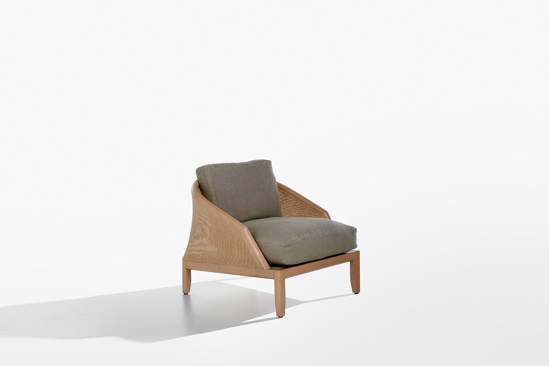 GRACE Armchair with armrests