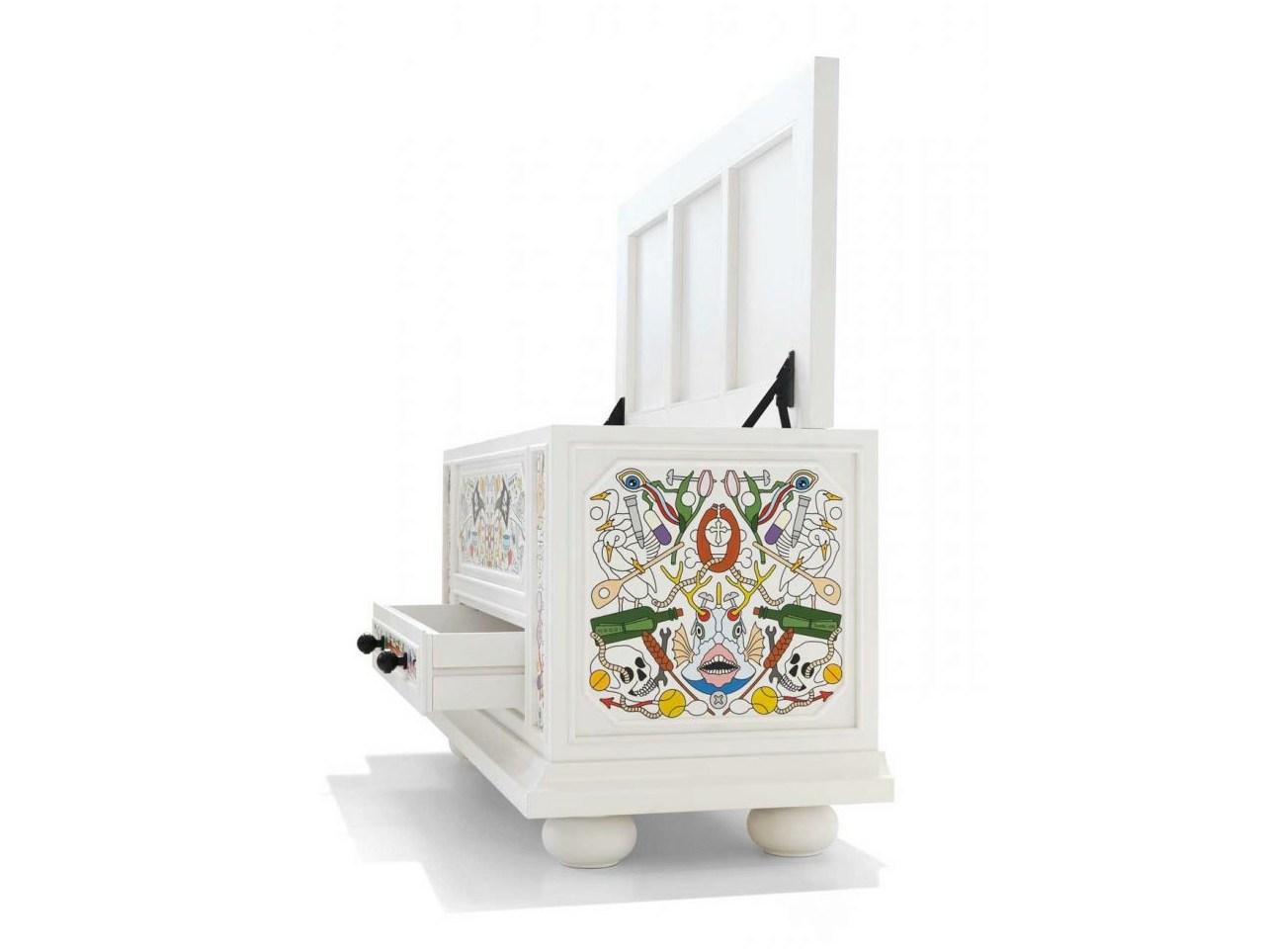 ALTDEUTSCHE Pine chest of drawers