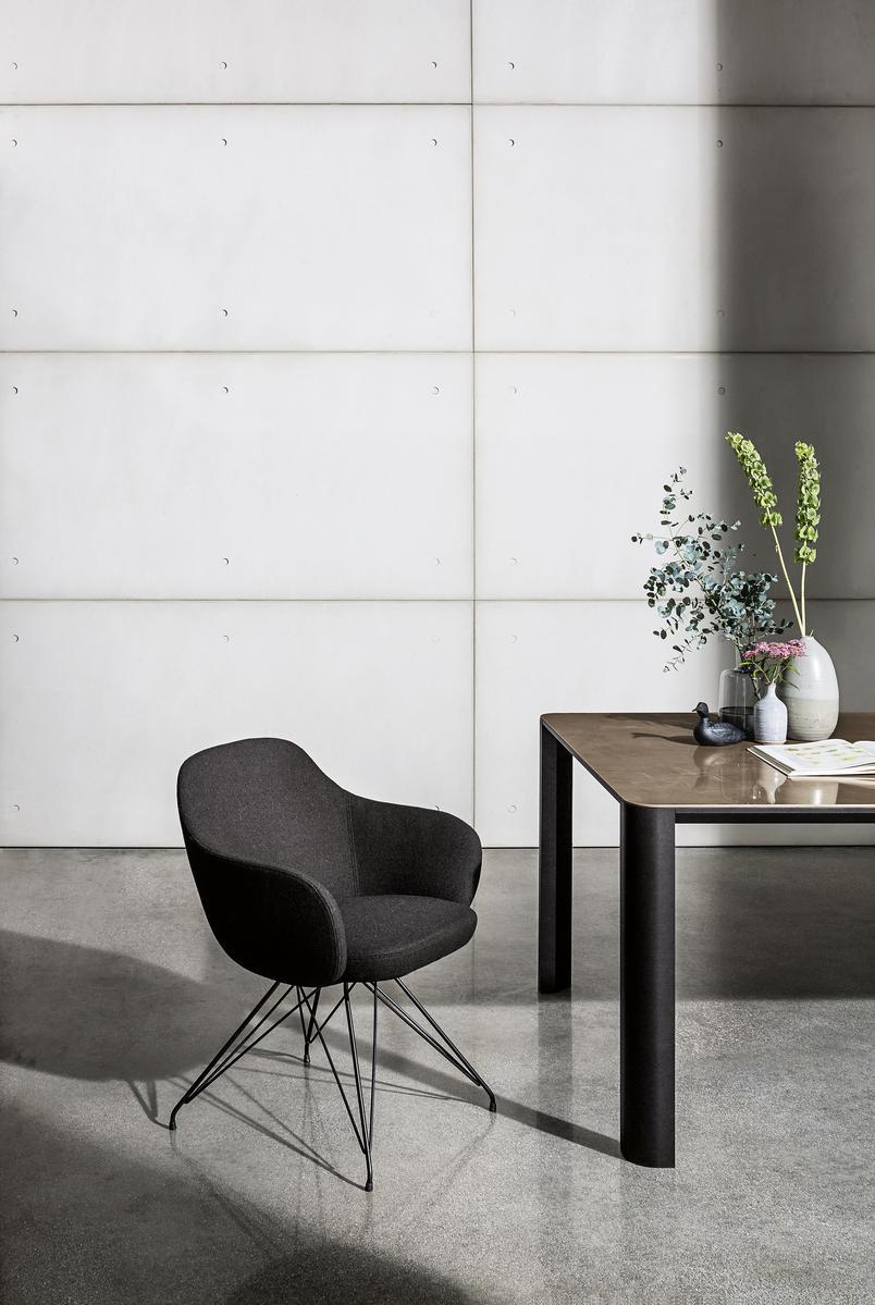 CADIRA Upholstered fabric chair with armrests