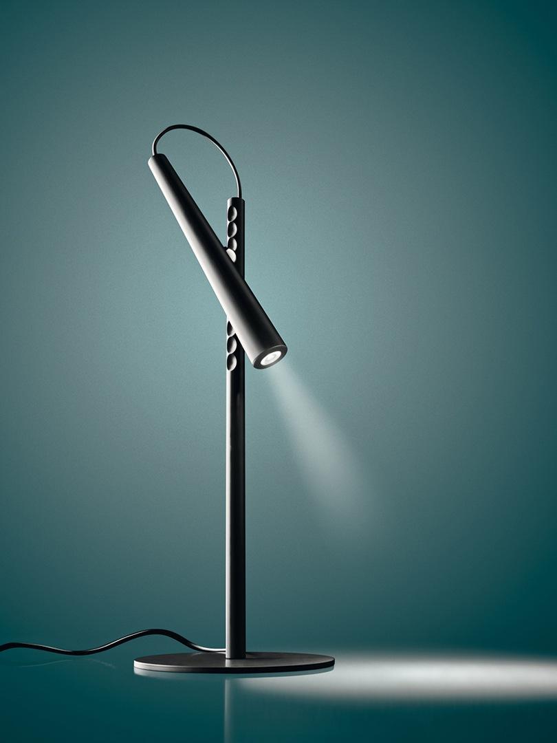 MAGNETO Metal floor lamp