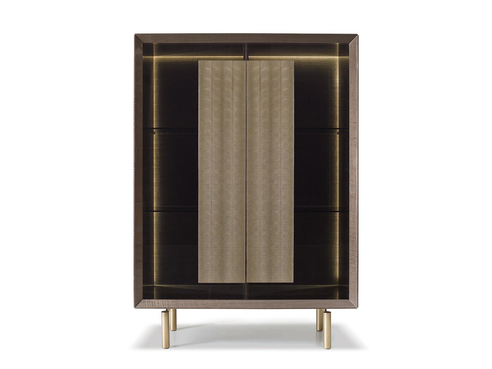 QUADRO - 781701 Display cabinet with integrated lighting
