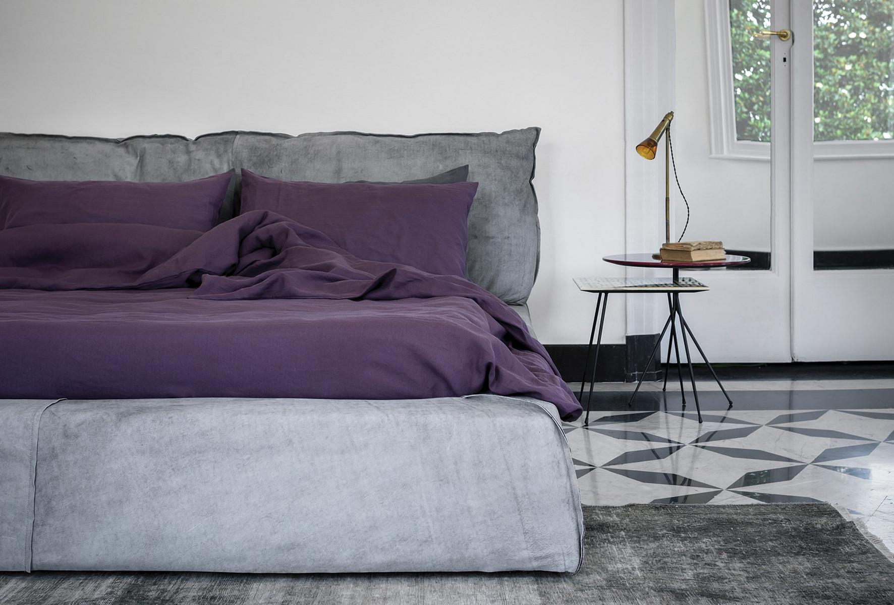 PARIS Upholstered leather bed