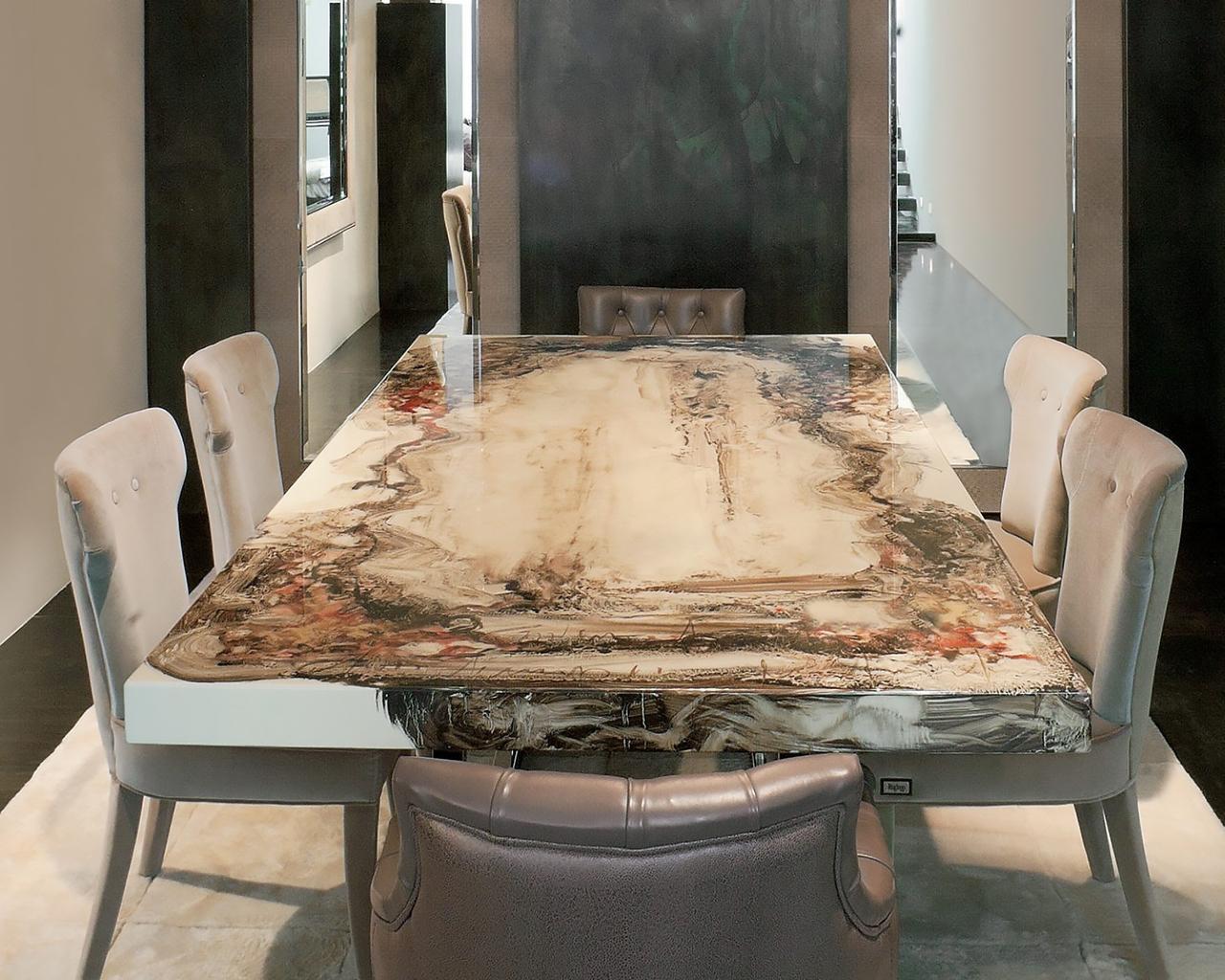 DECORO Round marble table in a luxury style