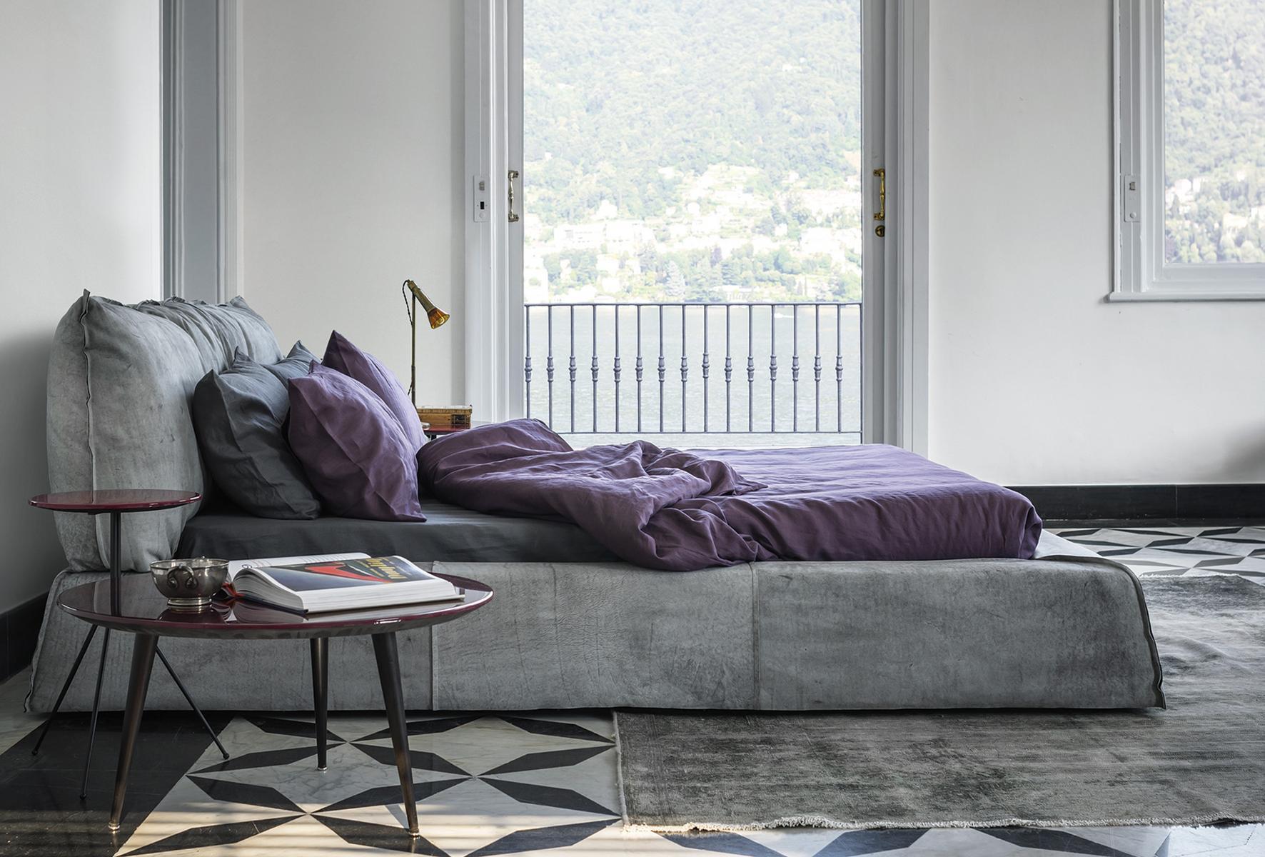 PARIS Upholstered leather bed