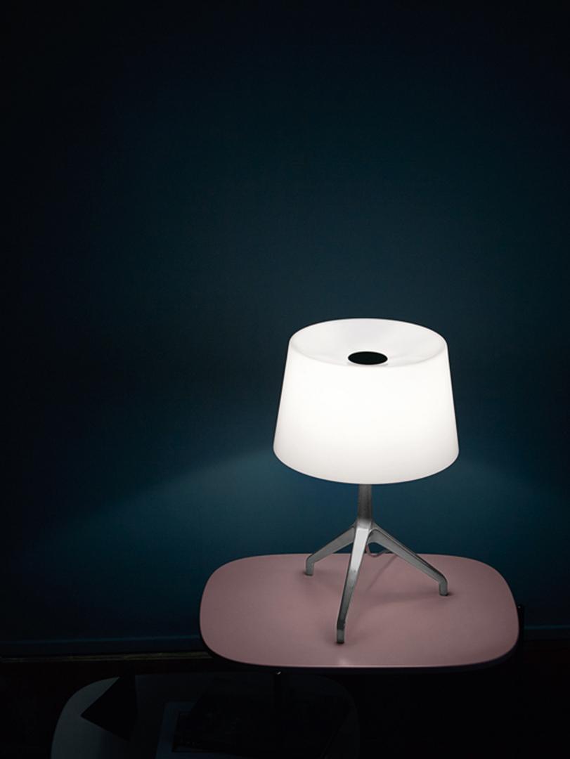 LUMIERE Plastic table lamp