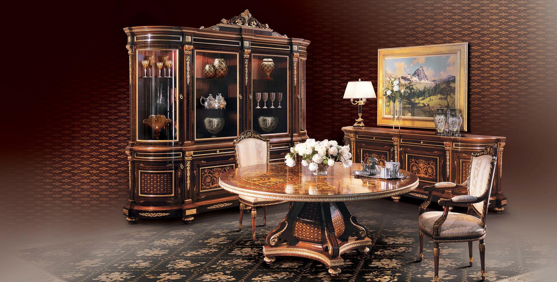 1070 Round wooden table