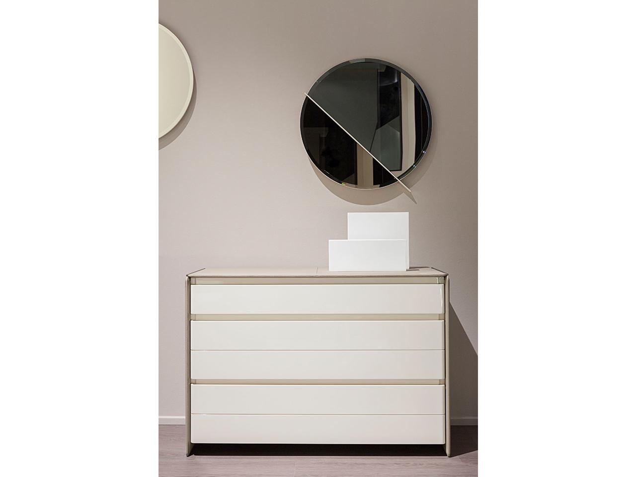 ZERO Leather chest of drawers with integrated handles