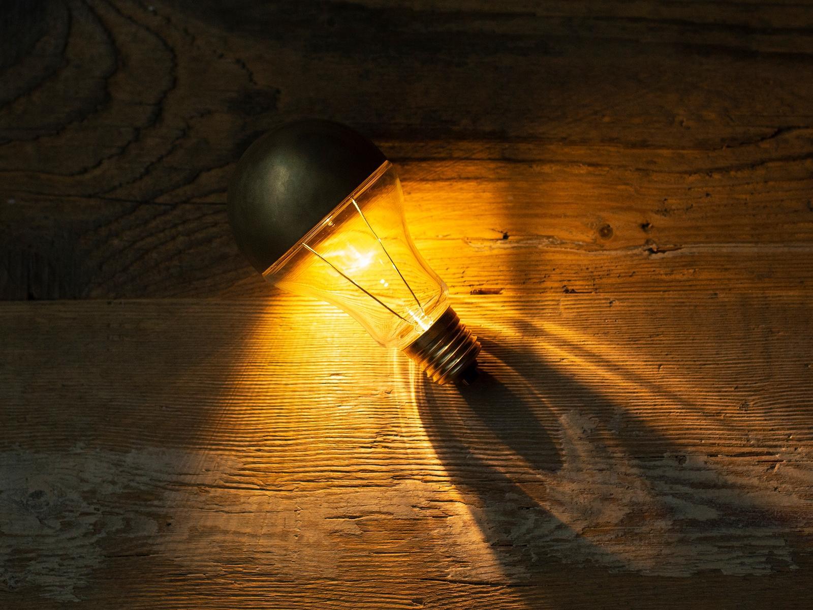 TRENTA LIMITED NUMBERED EDITION LED cordless table lamp