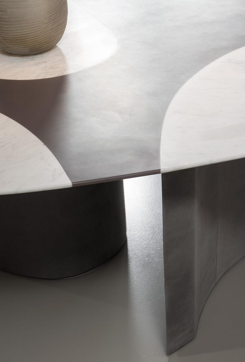 RONCHAMP Oval marble table with base covered in leather