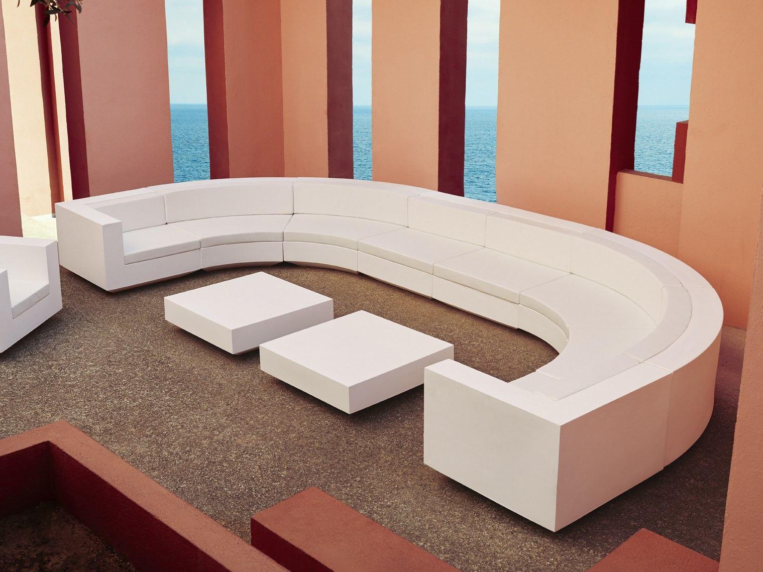 VELA Sectional curved polyethylene sofa