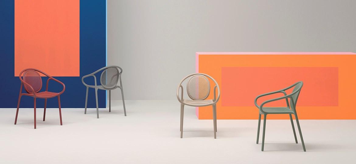 REMIND 3735 Stackable polypropylene chair with armrests