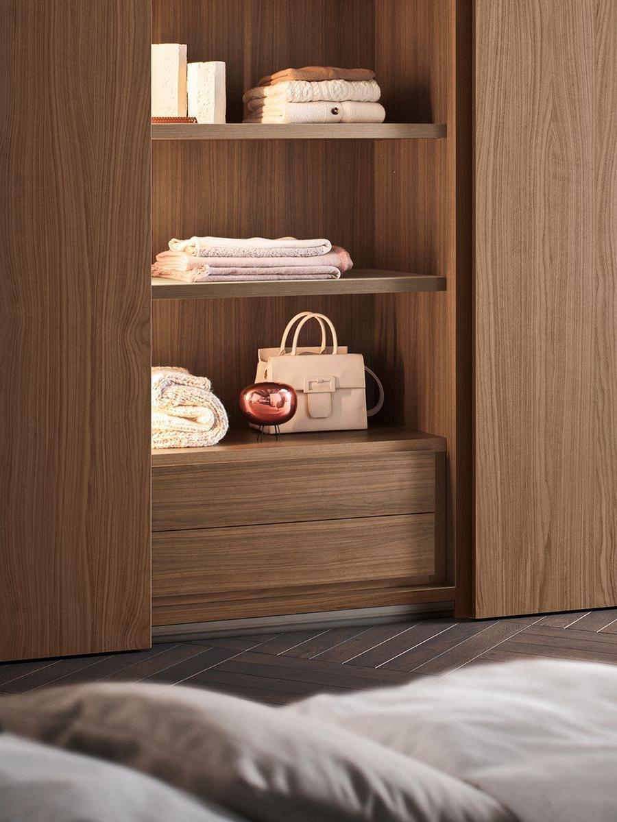 ICONA Lacquered wooden wardrobe with sliding doors