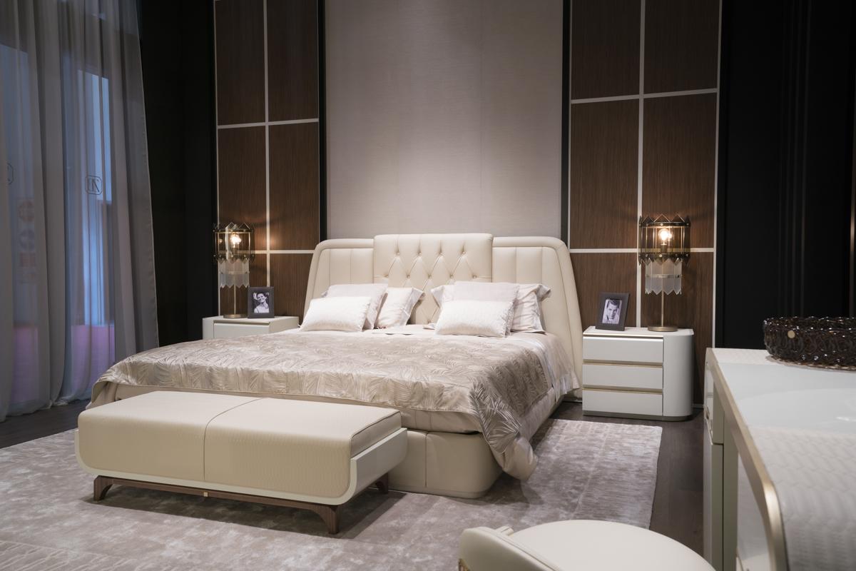 TWIN Metal table lamp and glass shade
