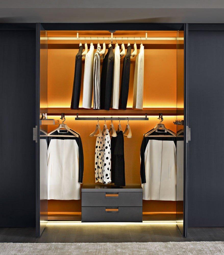 BACKSTAGE Walk-in wardrobe