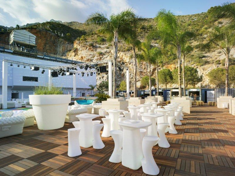 MOMA AIRE HIGH Polyethylene high table