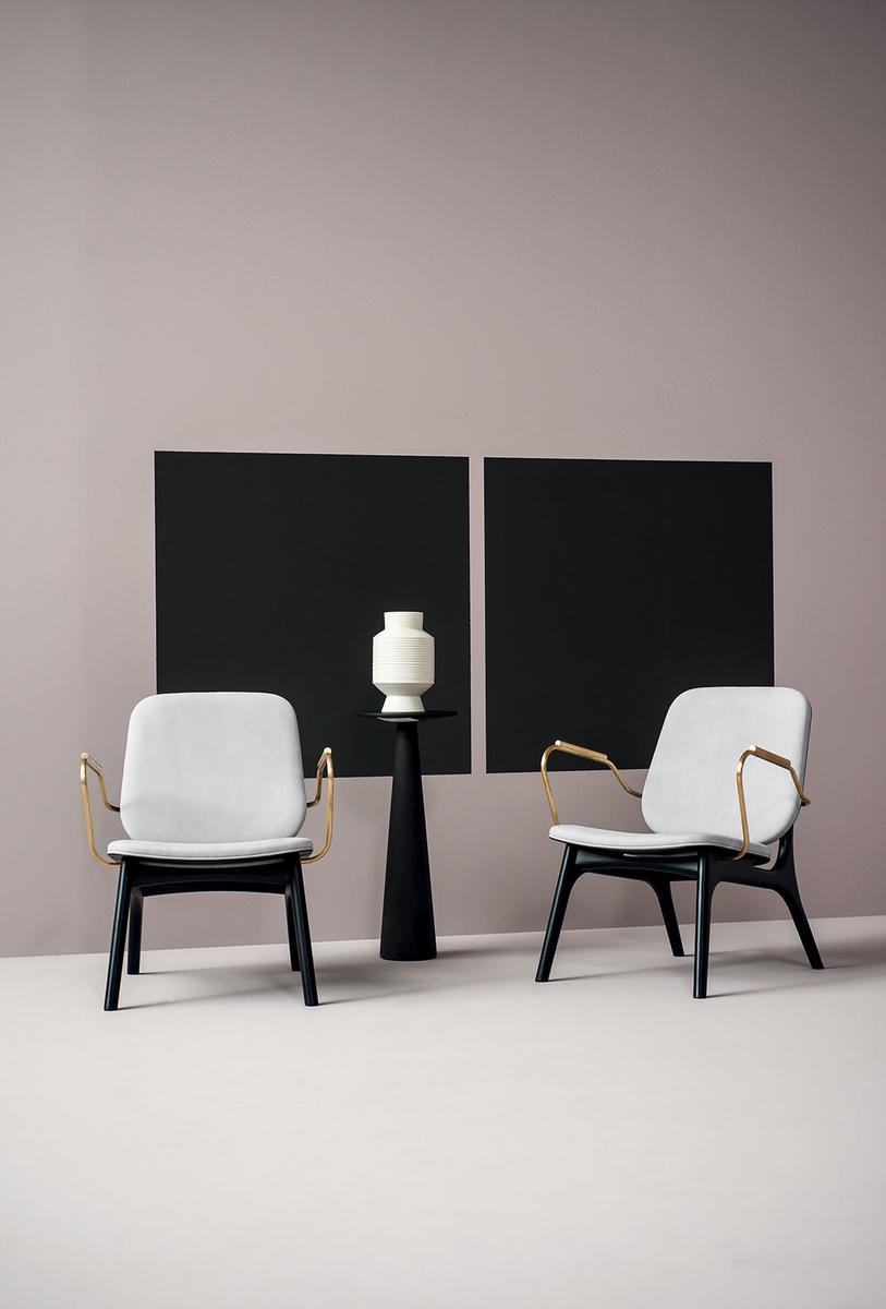 THEA Leather easy chair with armrests