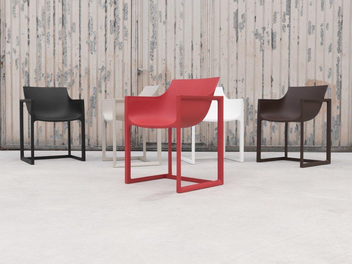 WALL STREET Sled base garden chair with armrests