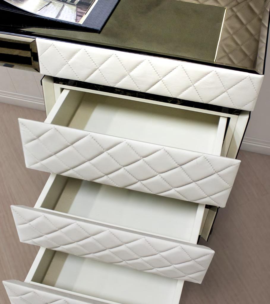 ROYAL Mirrored glass dressing table