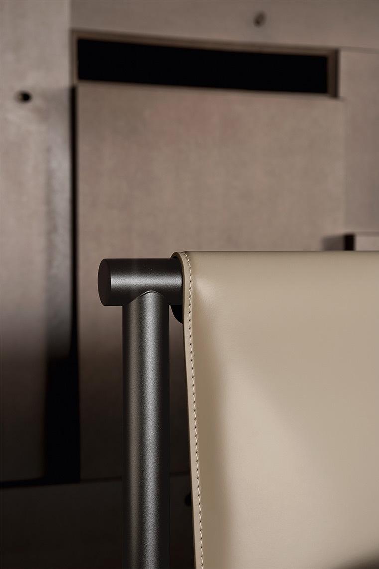 JETTY Leather bed with removable cover