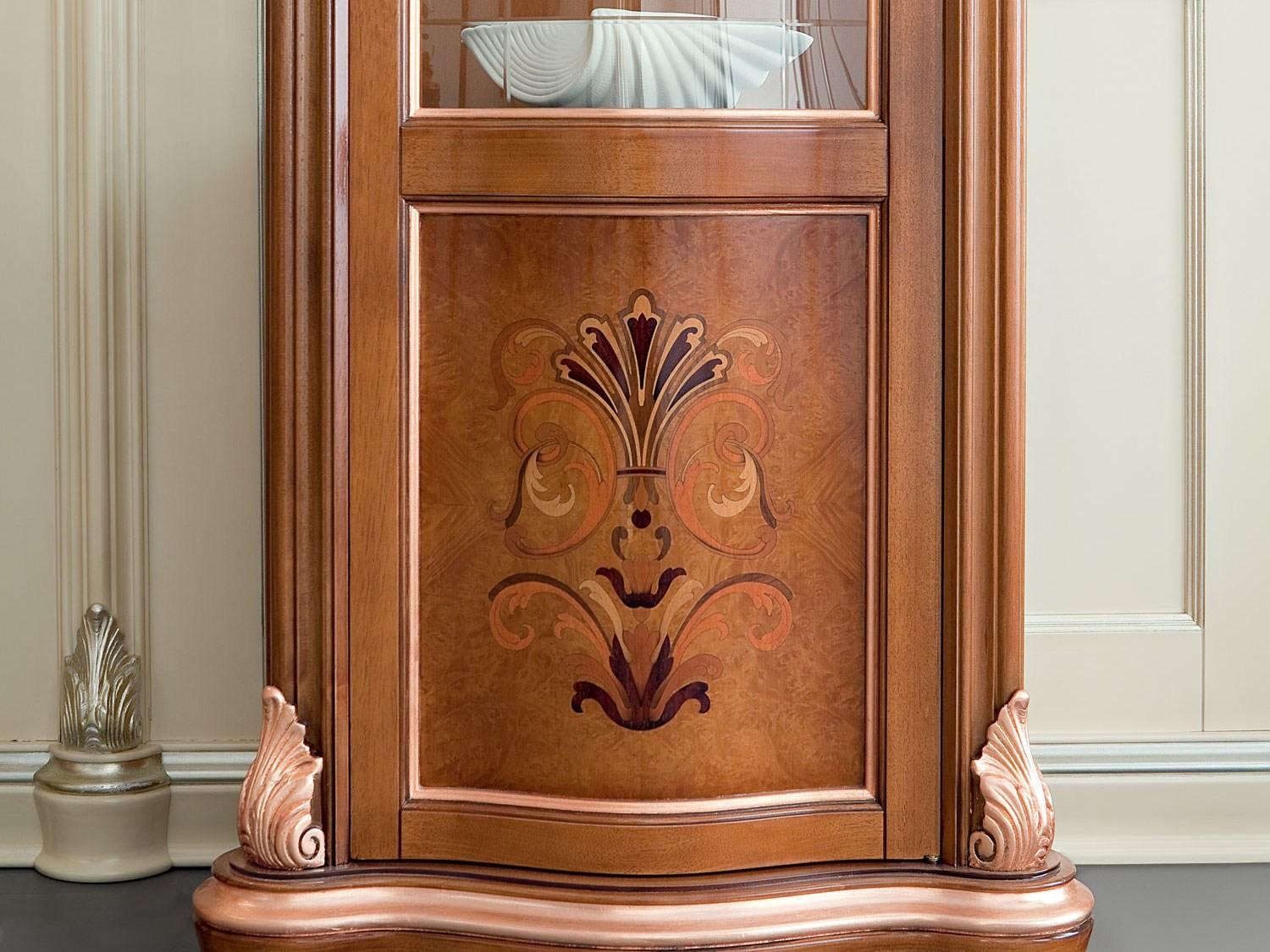 13117 Wooden display cabinet