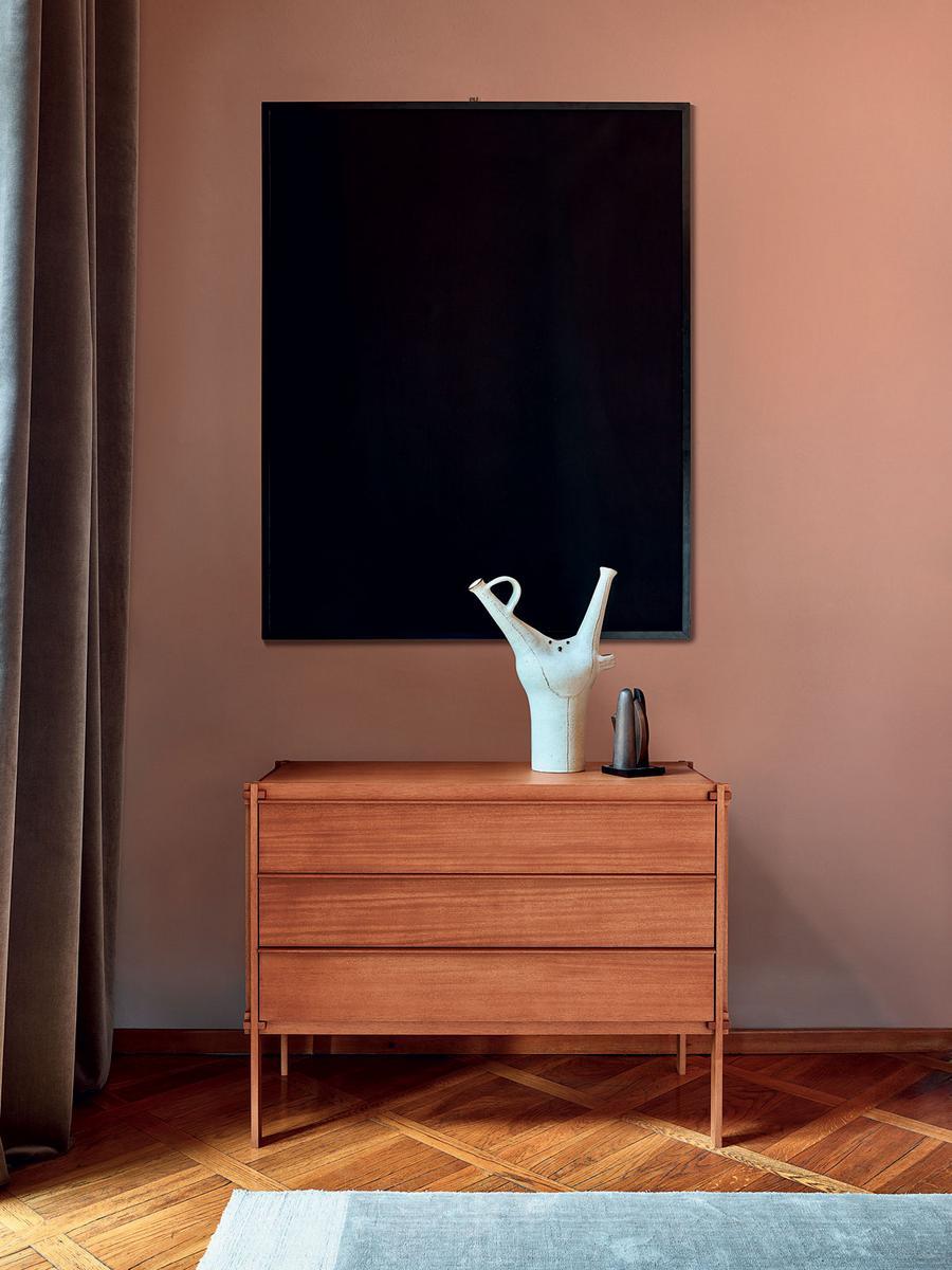 MHC.1 Wooden chest of drawers