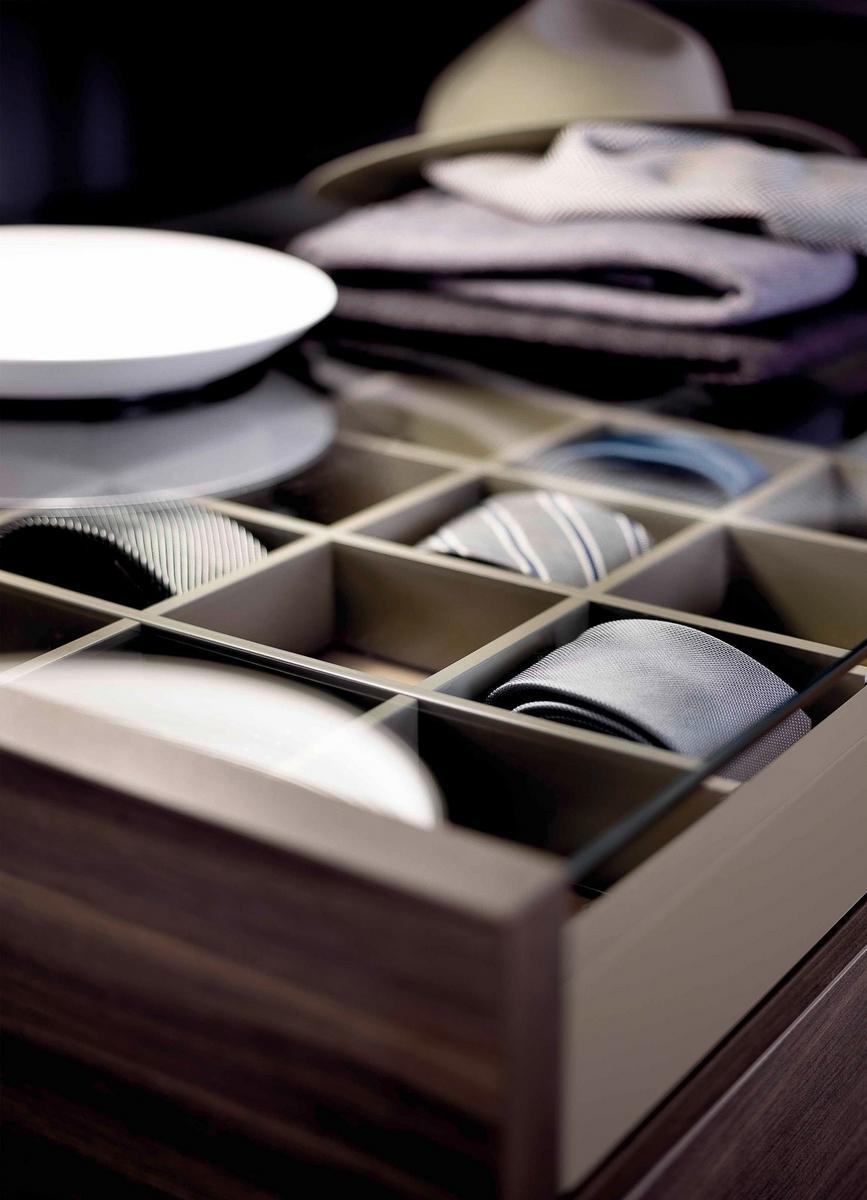 ISOLA Wooden chest of drawers