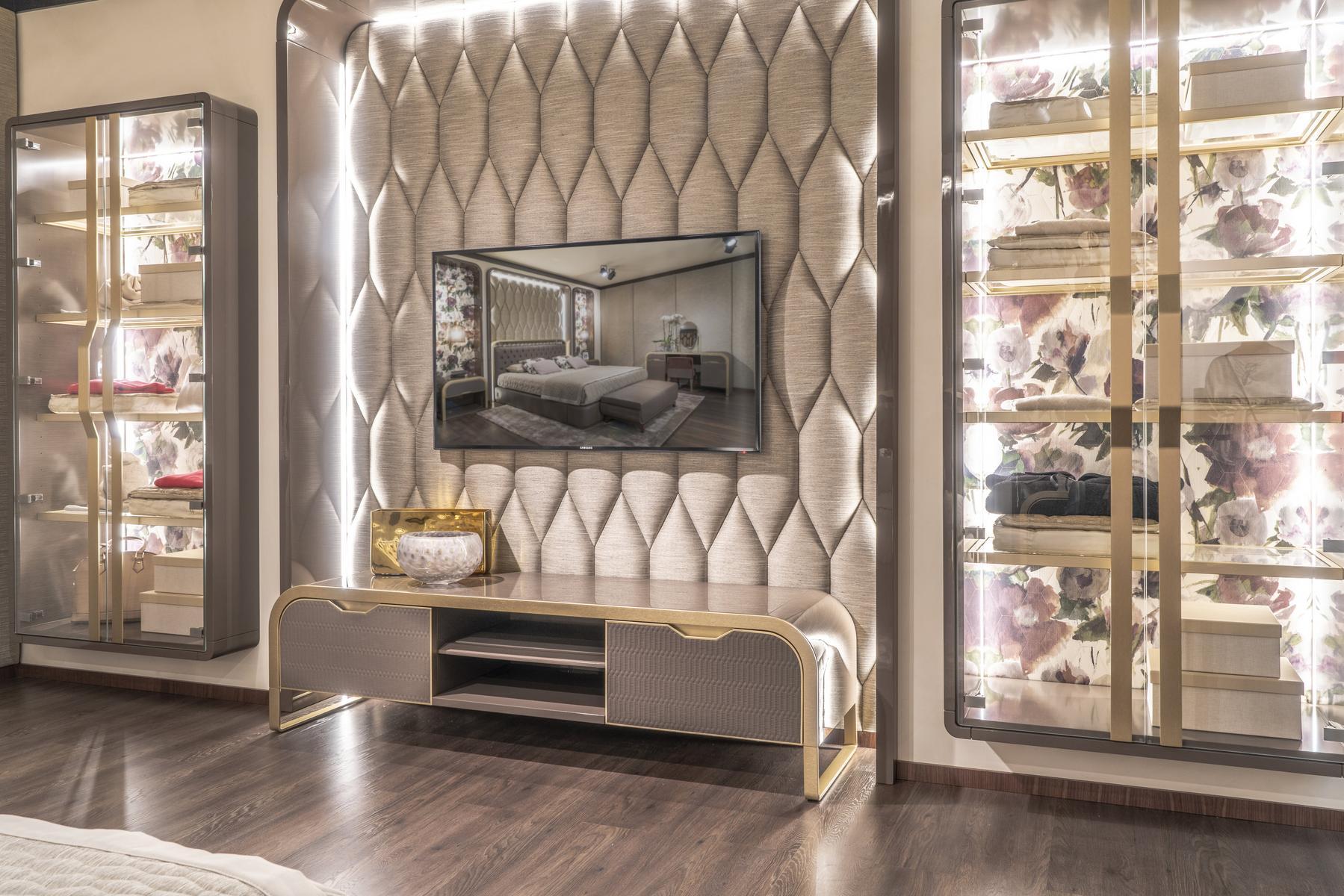 FIORILE Low TV cabinet with drawers