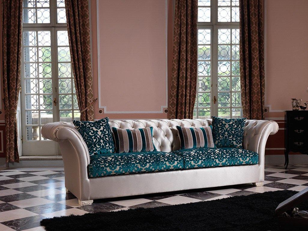 DESDEMONA CHIC Chesterfield style tufted sofa