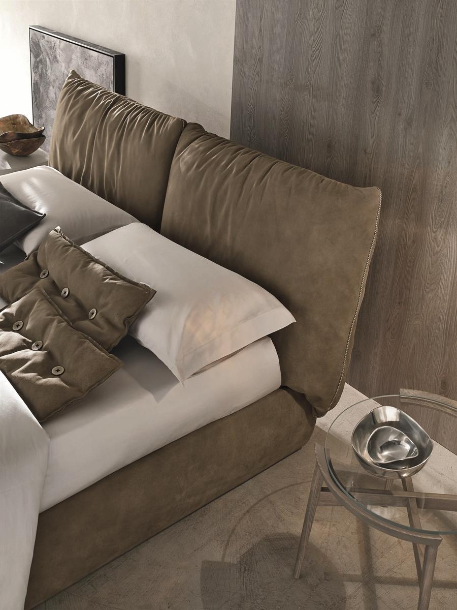 SOGNO Upholstered leather double bed
