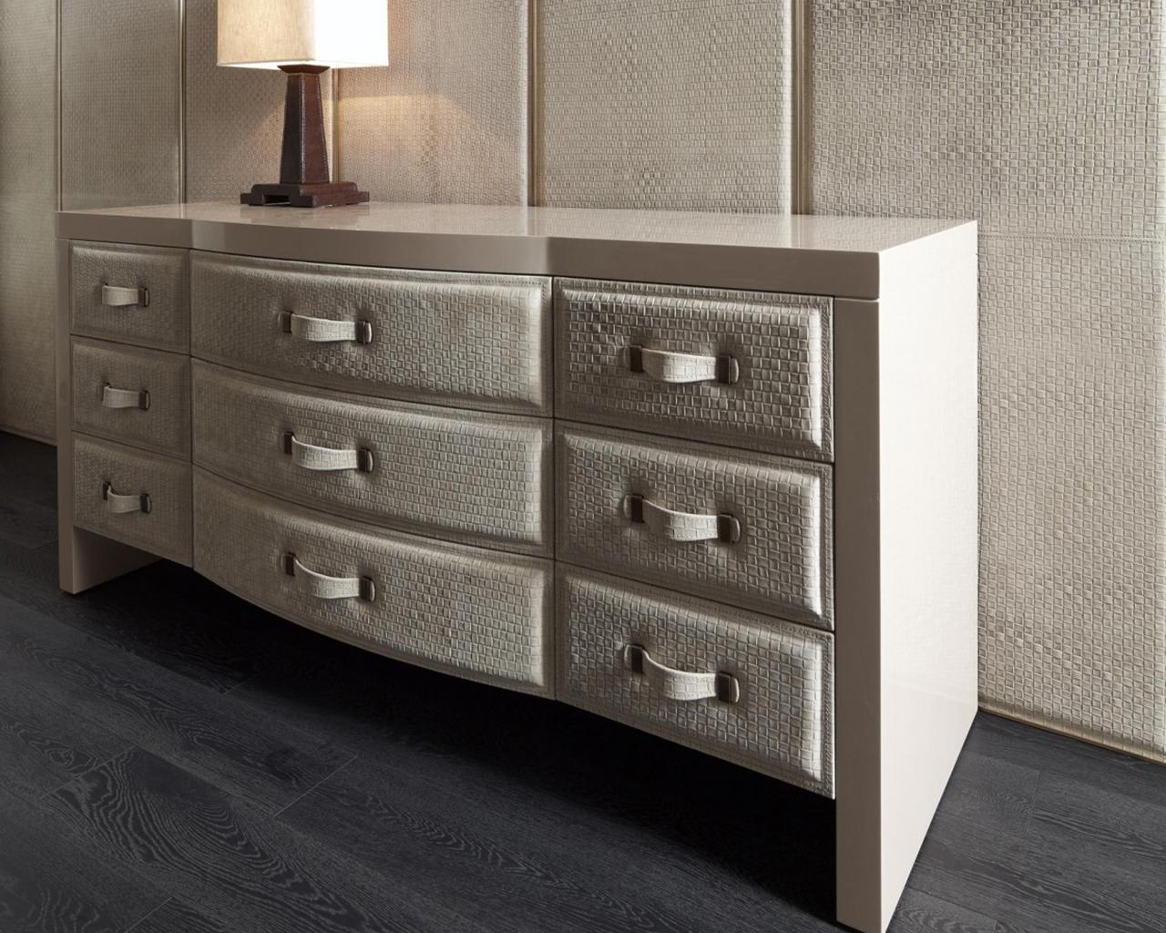 ZION Nabuk chest of drawers in a classic style