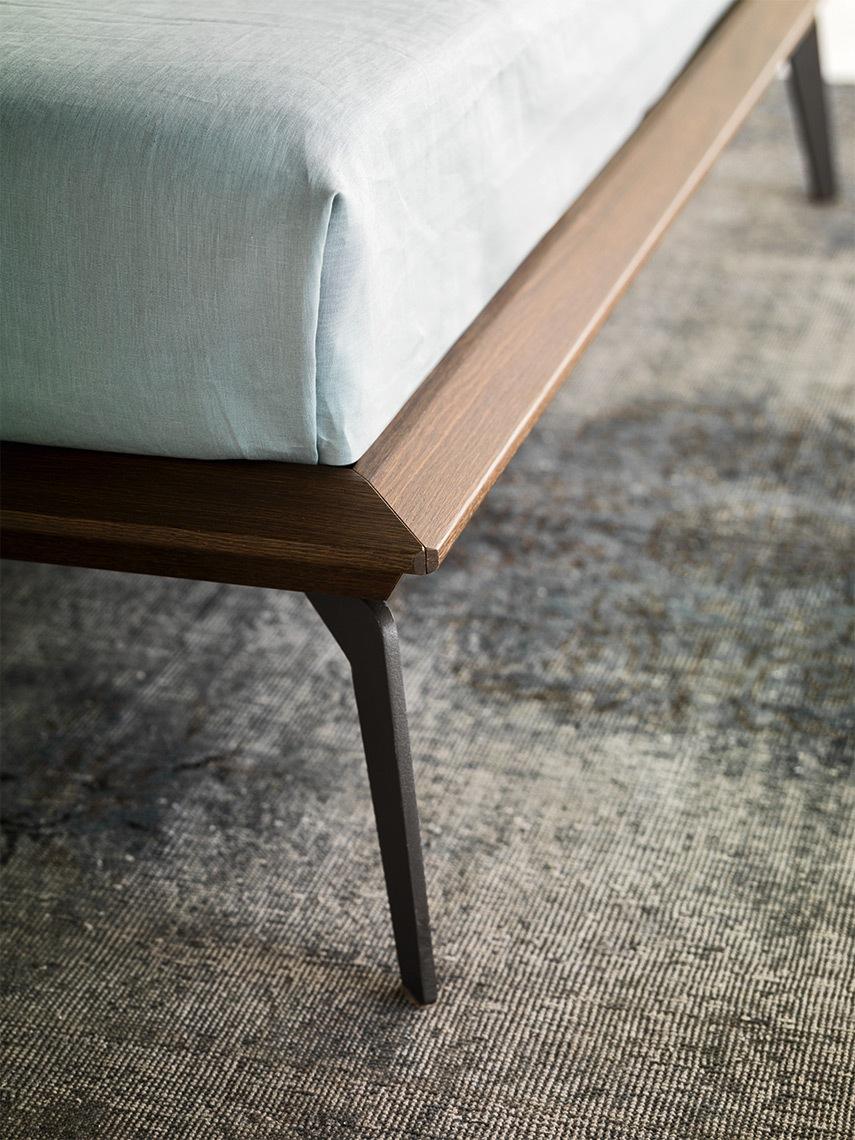 XILO Lacquered bed