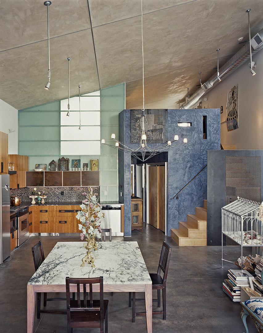 LIGHTWEIGHT Metal pendant lamp