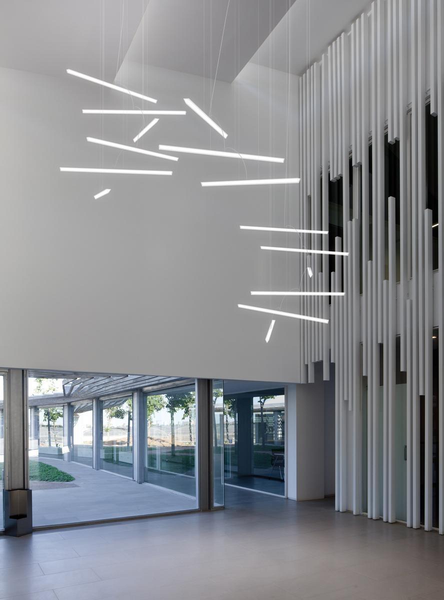 HALO LINEAL Methacrylate pendant lamp