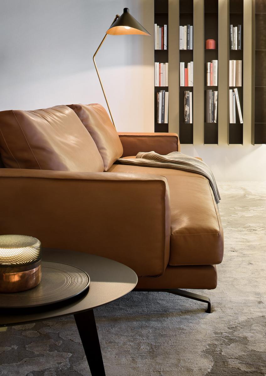 MUSTIQUE Leather sofa