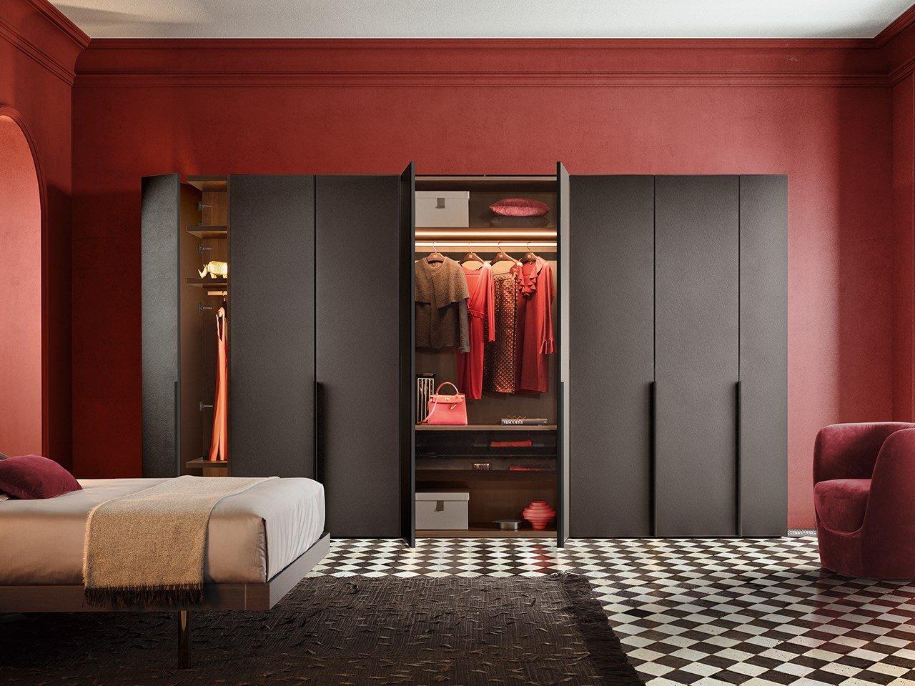 CORNICE Lacquered wooden wardrobe