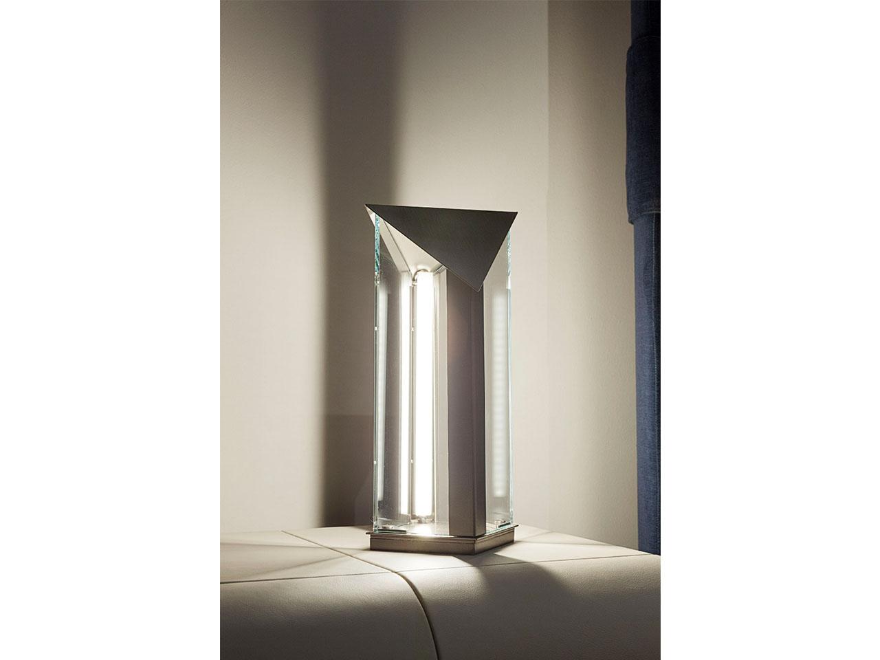 ZERO Metal and glass table lamp