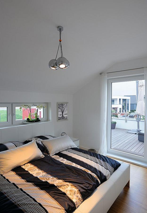 LIGHT EYE Steel pendant lamp in a contemporary style