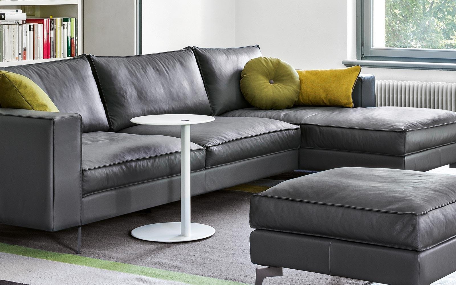 TENDER Metal side table