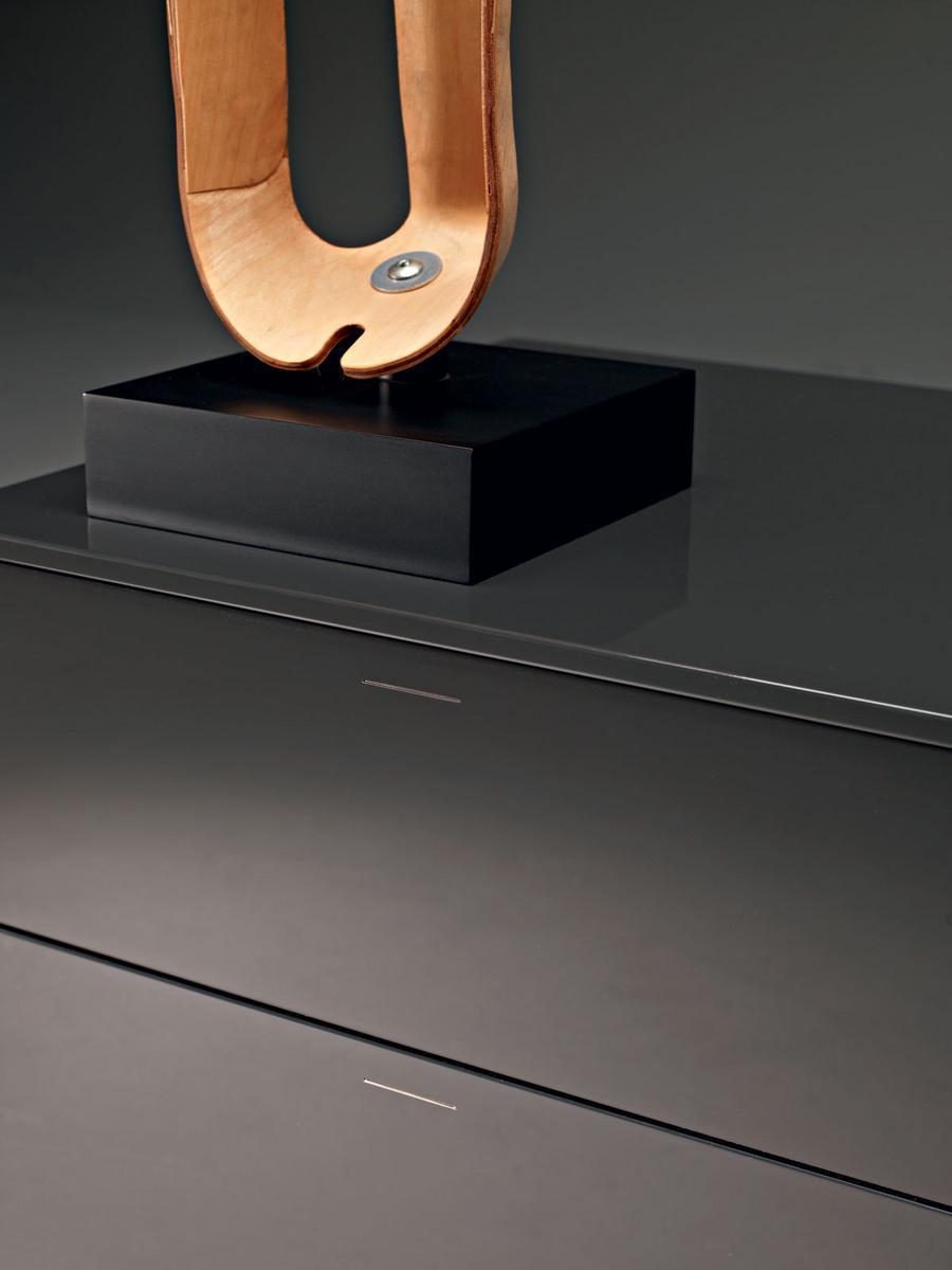 909 Chest of drawers