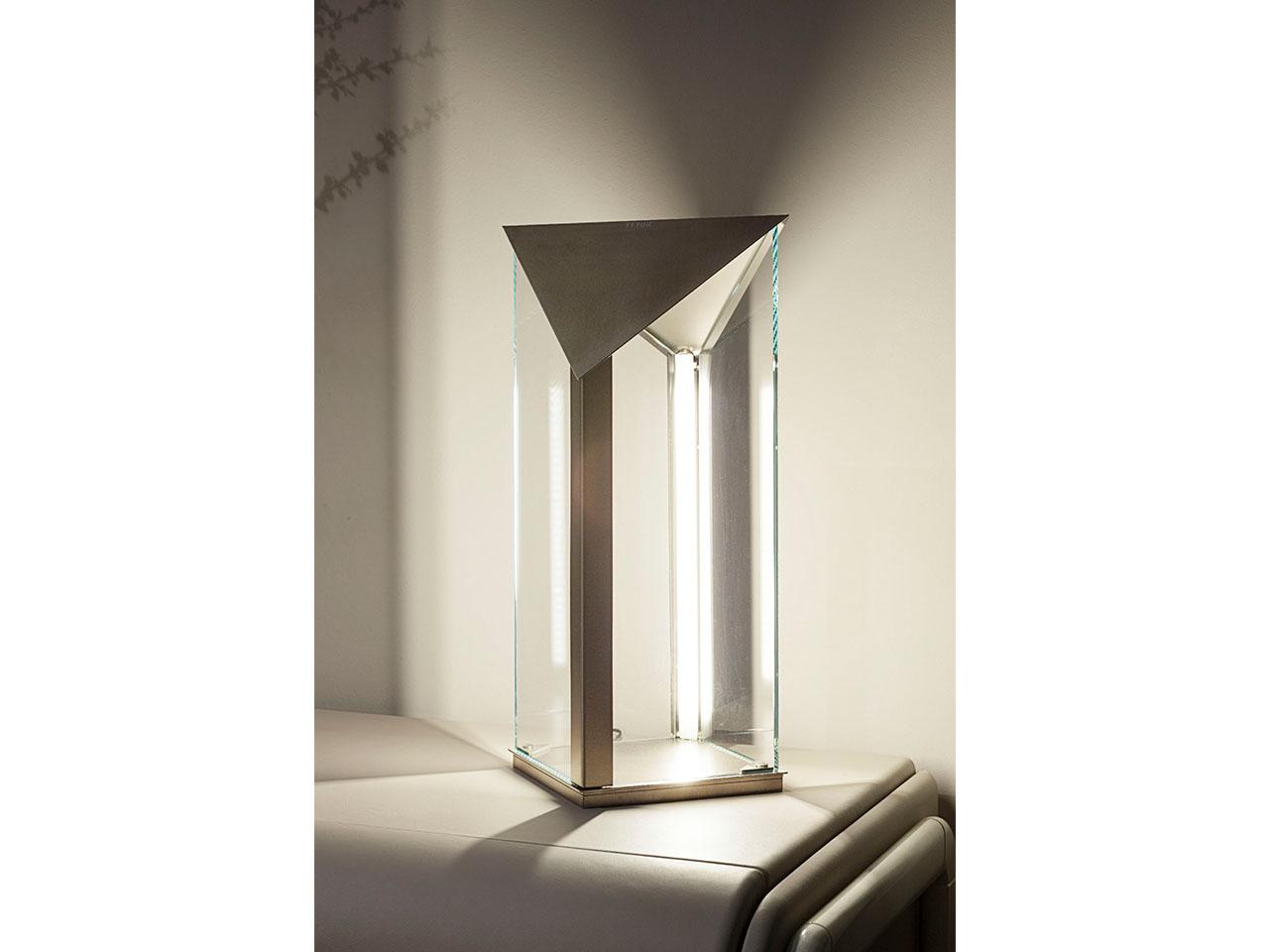 ZERO Metal and glass table lamp