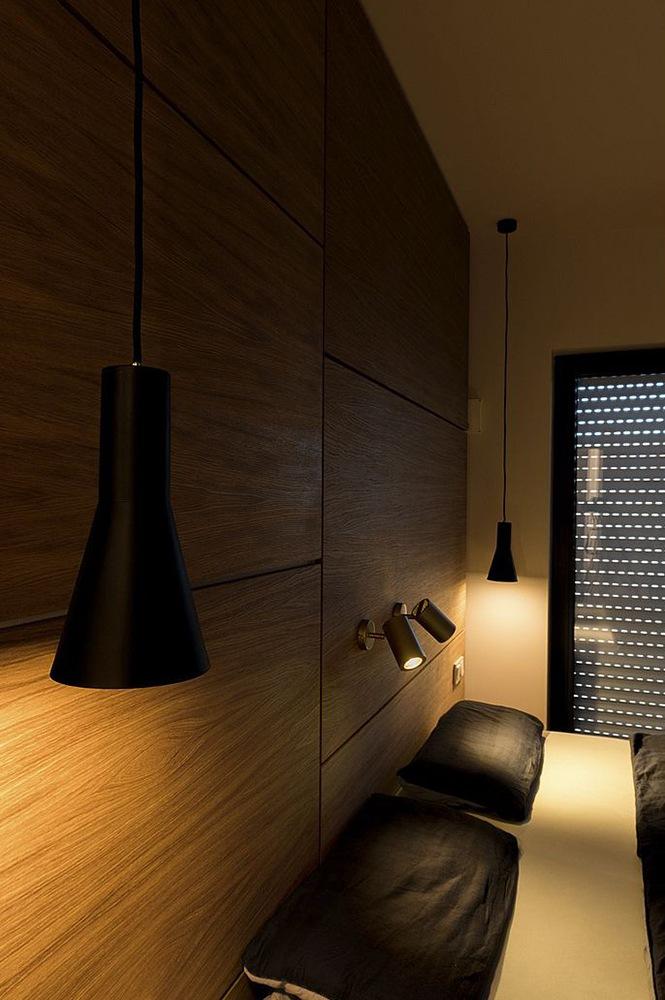 PHELIA Metal pendant lamp in a contemporary style