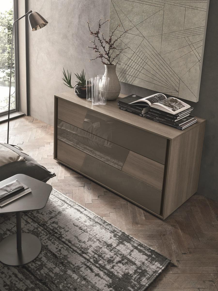KROSS Oak chest of drawers with integrated handles